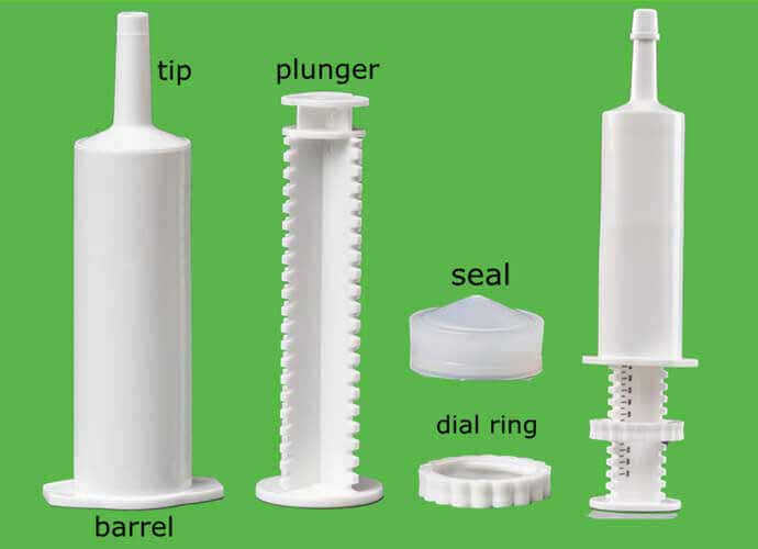 Dose syringe plastic plunger