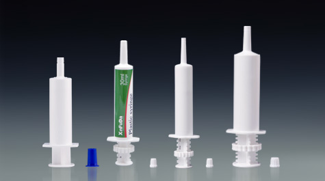 Production process of plastic paste syringes