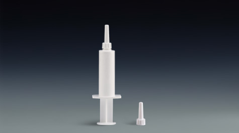 Two filling methods for plastic veterinary syringes