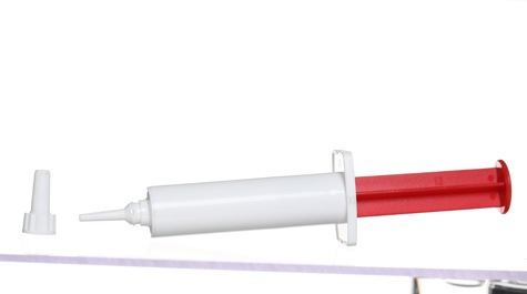 Two ways to assemble plastic syringe