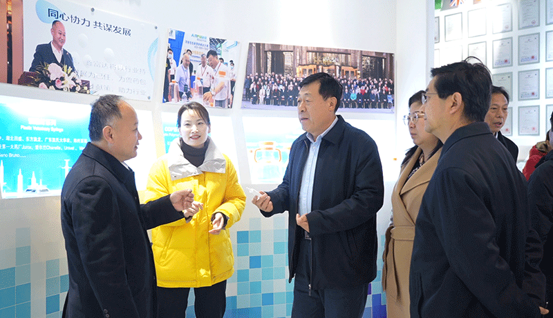 Yu Kangzhen, Counselor of the State Council and former Vice Minister of the Ministry of Agriculture and Rural Affairs, visited Xin Fuda for investigation and gu